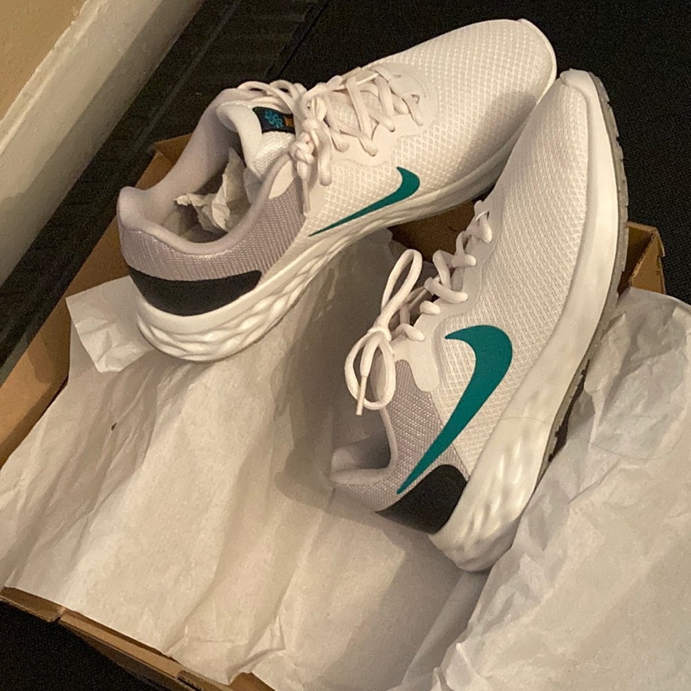 W NIKE REVOLUTION 6 NN